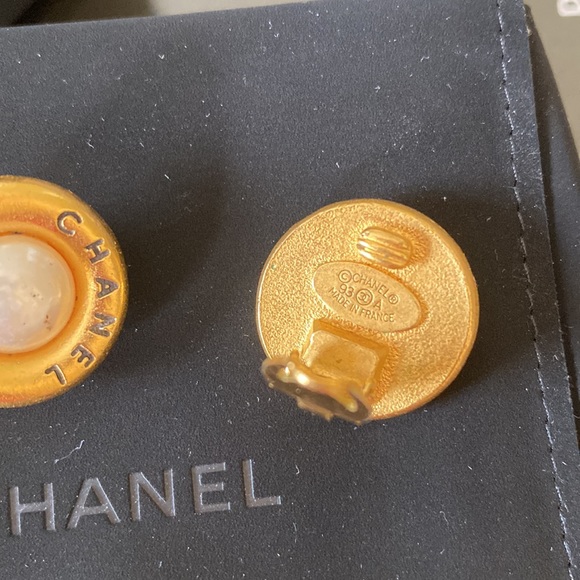 Chanel Vintage Clip On Earrings - Picture 4 of 7